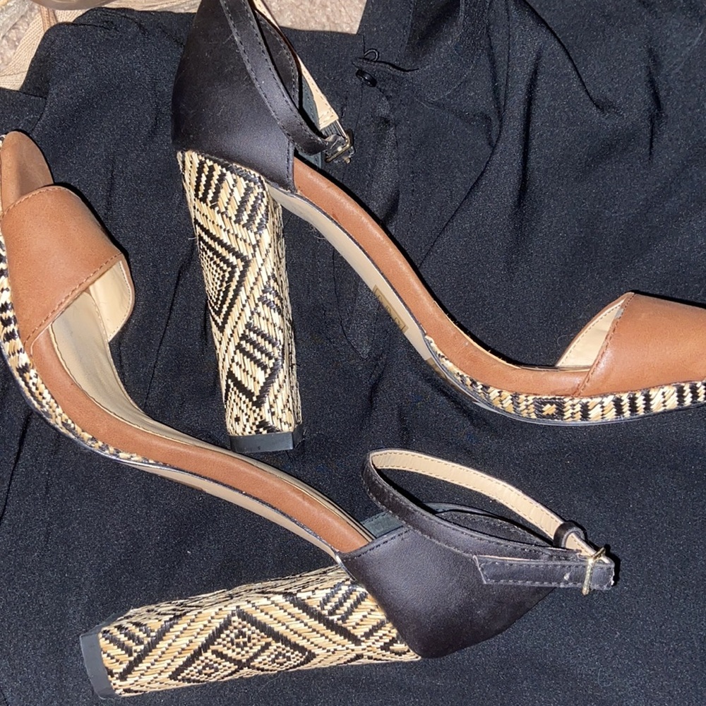 Express Sandals - Picture 4 of 4